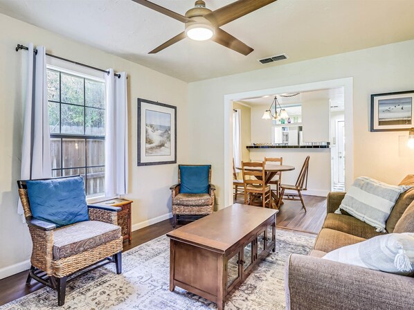 House, 4 Bedrooms | Living area