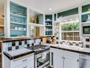 Maison, 4 chambres | Cuisine privée | Réfrigérateur, four, cafetière/bouilloire, grille-pain