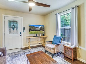 House, 4 Bedrooms | Living area