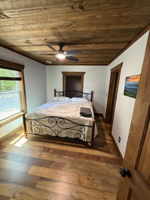 3 quartos, escrivaninha, Wi-Fi de cortesia, roupa de cama