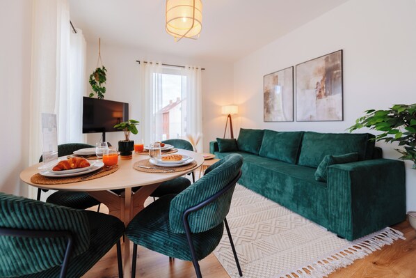 Dining - hestlehomes: City Villa on the Leine No. 1 – central, stylish, and cozy (Göttingen)