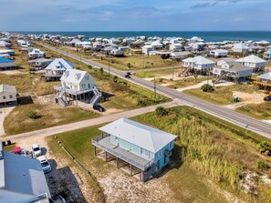 Exterior - Beachy Keen - Cozy Gulf Beachside 2/2, Sleeps 7 (Dauphin Island)