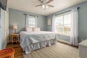 2 bedrooms, free WiFi, bed sheets - Beachy Keen - Cozy Gulf Beachside 2/2, Sleeps 7 (Dauphin Island)