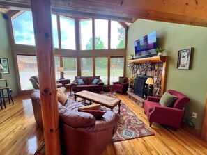 Smart TV, fireplace, stereo