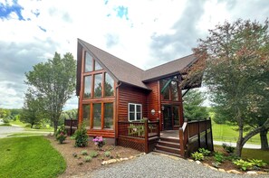 Exterior - Cozy Up by the Fireplace This December in the Blue Ridge @Piney Creek Retreat (Piney Creek)