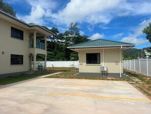 Free self parking - Chez Rona (Praslin Island)