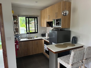 Fridge, oven, stovetop - Chez Rona (Praslin Island)