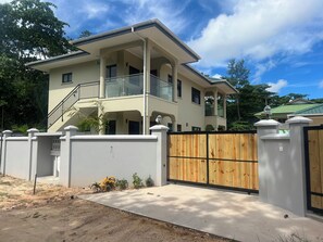 Property entrance - Chez Rona (Praslin Island)