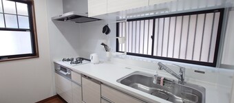 2-story house for rent】Soga station area with parking lot, good access to Makuhari/Disney, max. 9 people