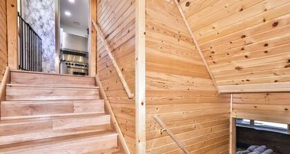 Newly renovated snowmobile basecamp! Easy trail access right in St. Germain.