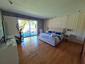 5 bedrooms, iron/ironing board, WiFi, bed sheets - Magnificent villa with pool and spa near Bordeaux (La Brède)