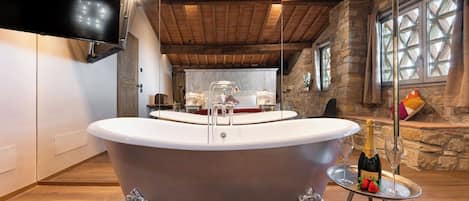 4 camere, ferro/asse da stiro, Wi-Fi, lenzuola