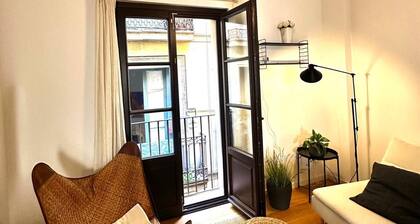 Modern Apartment with Rooftop - El Gòtic