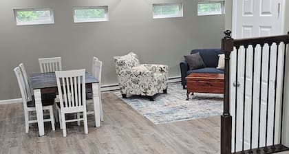 Charming 2-bedroom cottage in Beautiful Milford Center with WiFi, AC