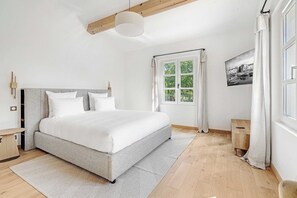 5 chambres, fer et planche à repasser, accès Internet, draps fournis