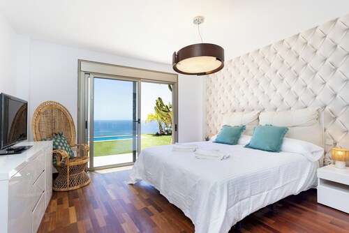 Home2Book Ocean View Villa, Private Pool & Garden