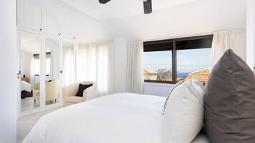 3 slaapkamers, een strijkplank/strijkijzer, wifi, beddengoed