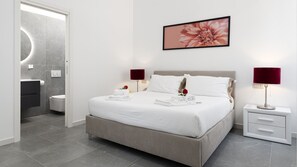 3 bedrooms, iron/ironing board, WiFi (free), bed sheets