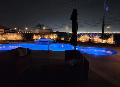 Spacious 3-bedroom house with Swimming Pool and a Spectacular View in El Paso