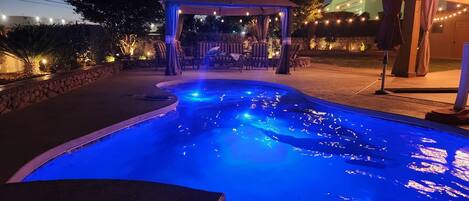 Piscina a l'aire lliure i piscina climatitzada