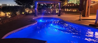 Spacious 3-bedroom house with Swimming Pool and a Spectacular View in El Paso