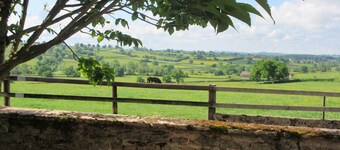 Charming house in the Charolais countryside overlooking the valley