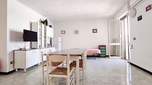 2 bedrooms, bed sheets