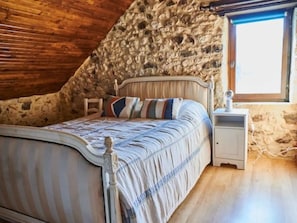 1 slaapkamer, een strijkplank/strijkijzer, wifi, beddengoed