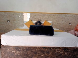 7 bedrooms, WiFi -  welcoming Varanasi with WiFi, AC. Enjoy your stay couple and family couple (Varanasi)