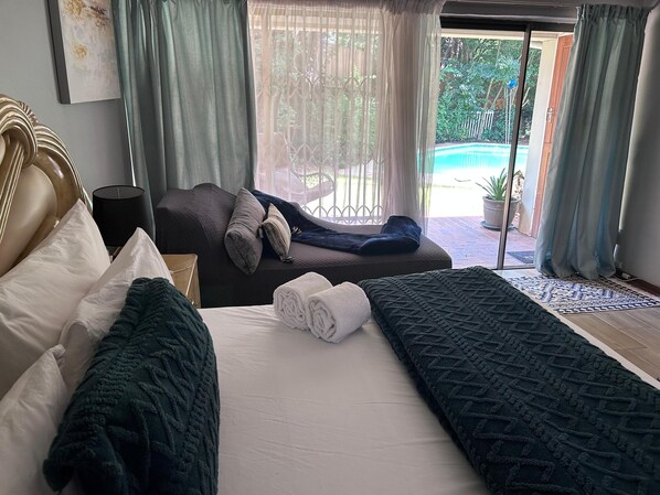 4 bedrooms, iron/ironing board, WiFi, bed sheets