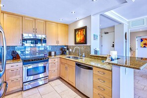 ثلاجة، ميكروويف، فرن، غسالة أطباق