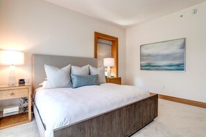 6 chambres, fer et planche à repasser, lit de bébé portatif