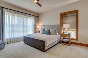 6 slaapkamers, een strijkplank/strijkijzer, reisbedje, gratis wifi