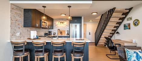 Kühlschrank, Mikrowelle, Ofen, Geschirrspüler