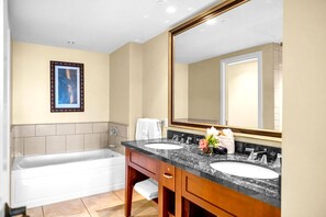 Regadera, secadora de cabello, toallas