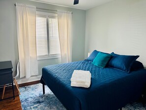 3 bedrooms, desk, iron/ironing board, free WiFi