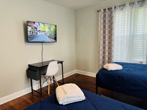 3 室のベッドルーム、デスク、アイロン / アイロン台、WiFi (無料)