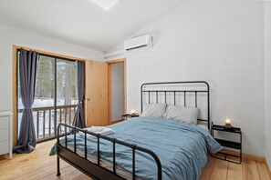 3 bedrooms, travel cot, bed sheets