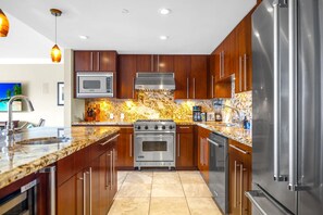 ثلاجة، ميكروويف، فرن، غسالة أطباق