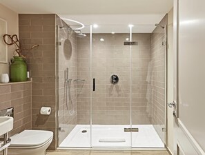 Bathroom - The Fish Hotel (Broadway)