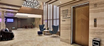 Hangzhou Yabo Hotel (Wulin Square Jianguo North Road Subway Station)