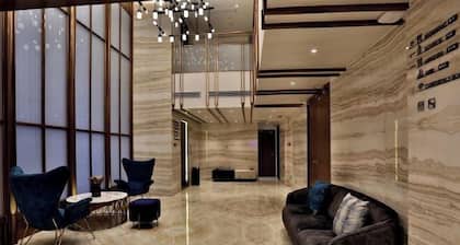 Hangzhou Yabo Hotel (Wulin Square Jianguo North Road Subway Station)