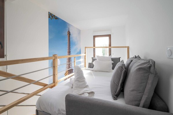 1 bedroom, iron/ironing board, Internet, bed sheets