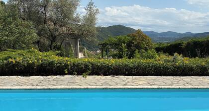 Villa avec piscine sur les hauteurs de LodĂšve