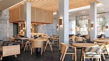 Un interior moderno con mobiliario de madera, paredes de piedra y amplios ventanales.