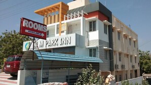 A multi-story building with a sign indicating "ROOMS AVAILABLE" at the MMM PARK INN. - MM Park Inn (Mahabalipuram)