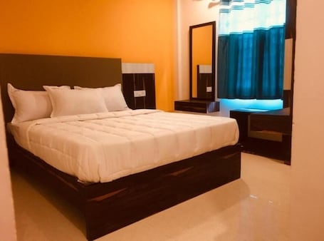Superior Room, 1 King Bed | Desk, free WiFi