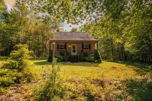 Exterior - Bear Run – Cozy Rustic Cabin with Modern Comforts (Westfield)