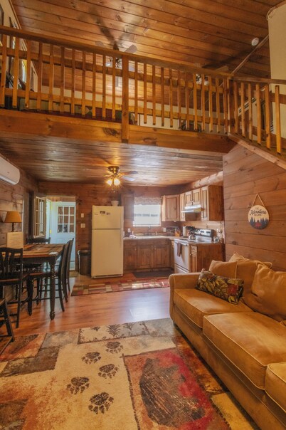 Bear Run – Cozy Rustic Cabin with Modern Comforts