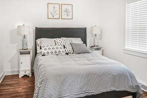 3 bedrooms, desk, free WiFi, bed sheets